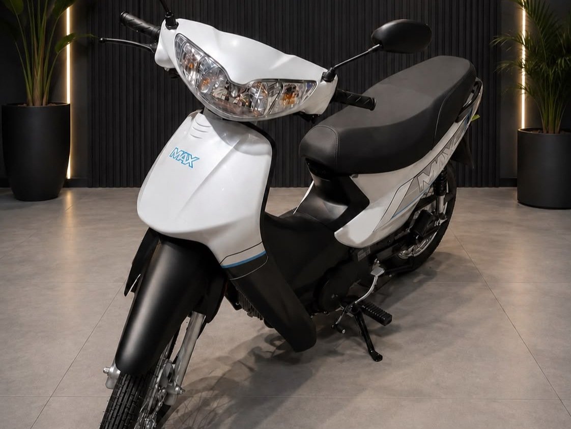 Mondial max 110cc blanca, valizas, baul , y cagador usb/tipo c